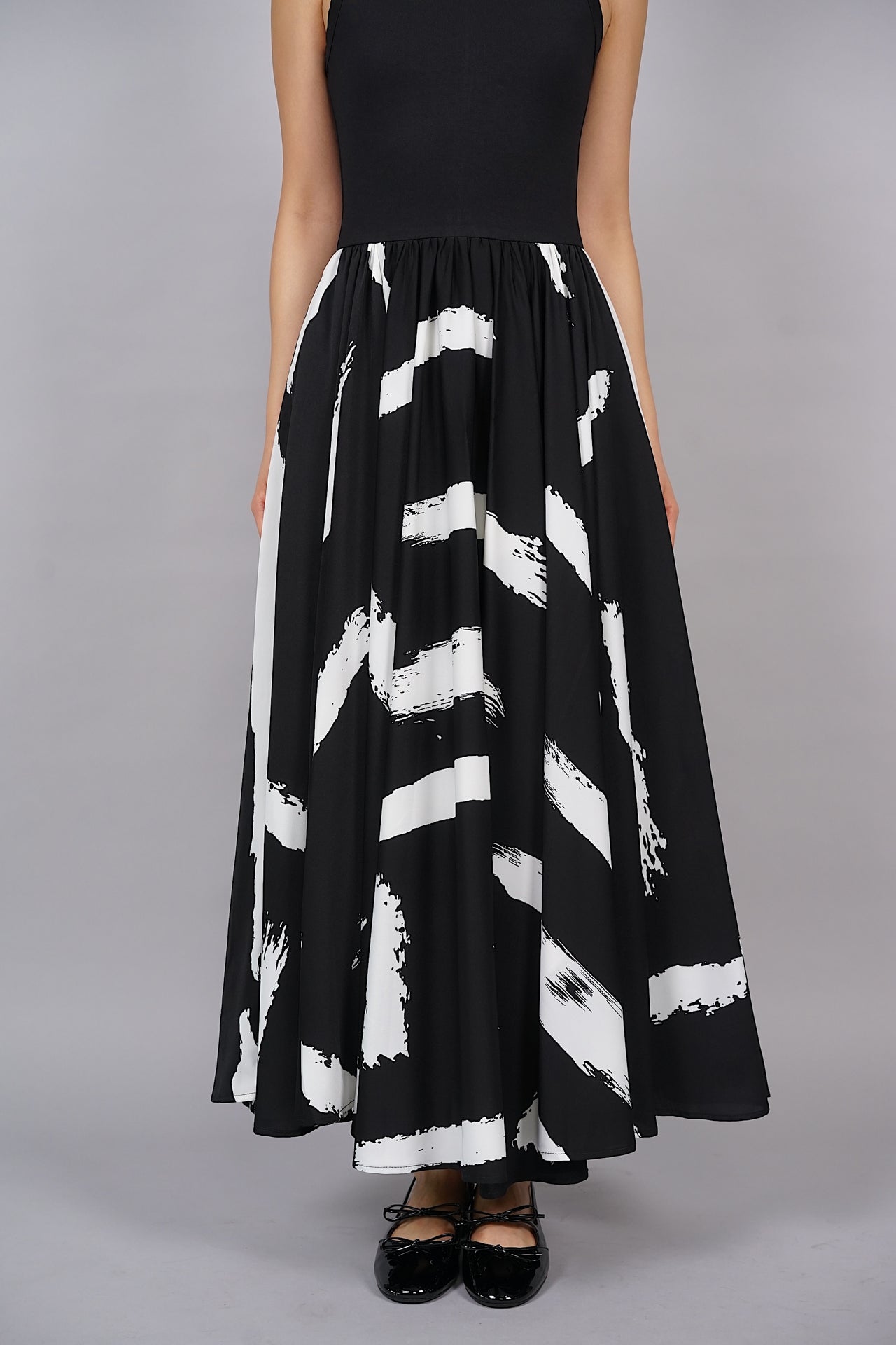 Lanie Maxi Dress in Black Abstract
