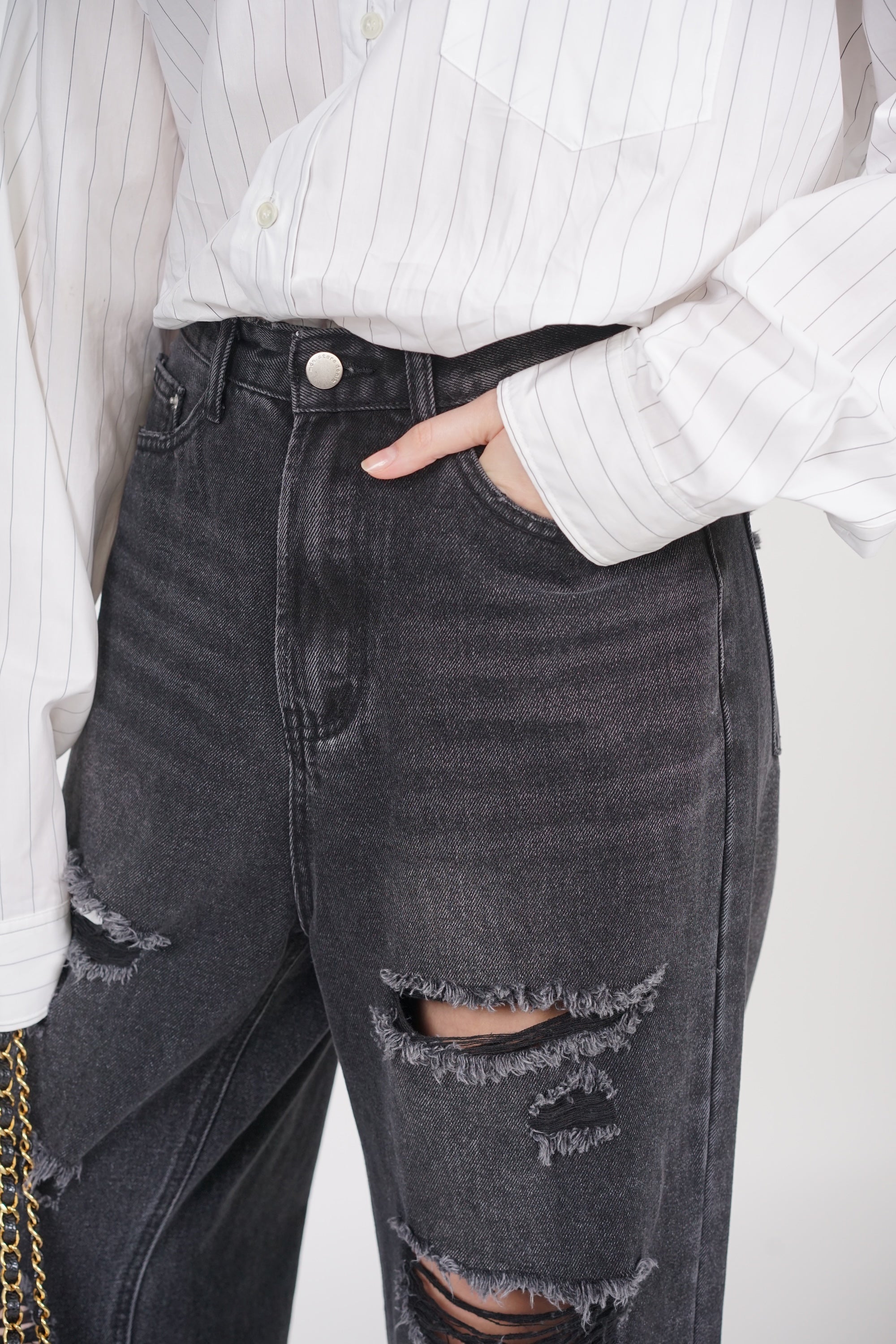 Baggy Ripped Jeans in Washed Black