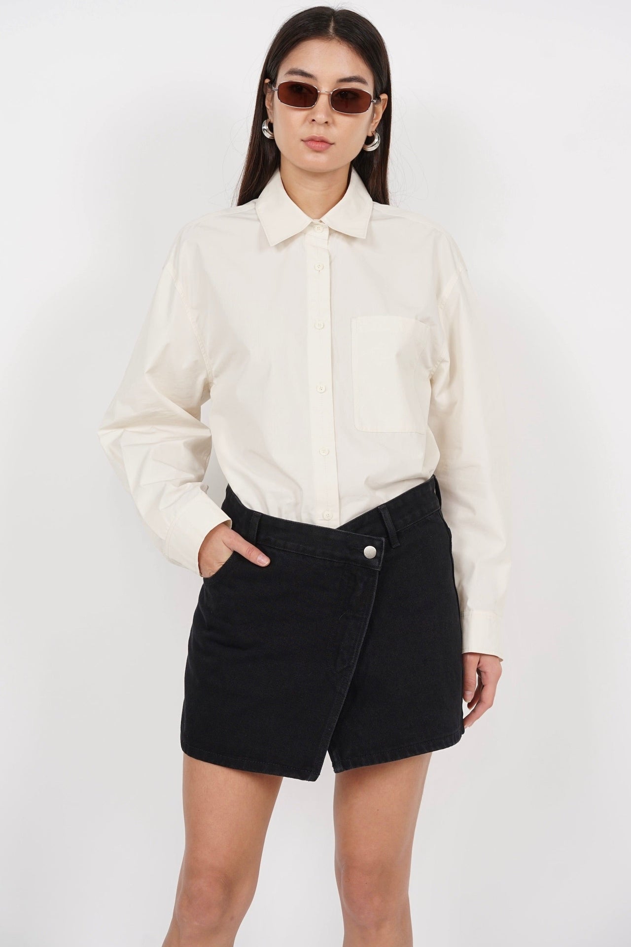Low Waist Mini Skirt in Black
