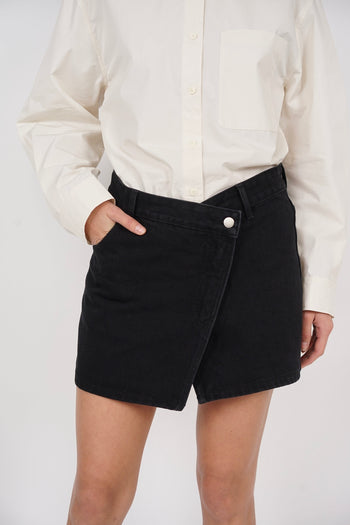 Low Waist Mini Skirt in Black