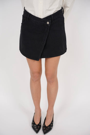 Low Waist Mini Skirt in Black