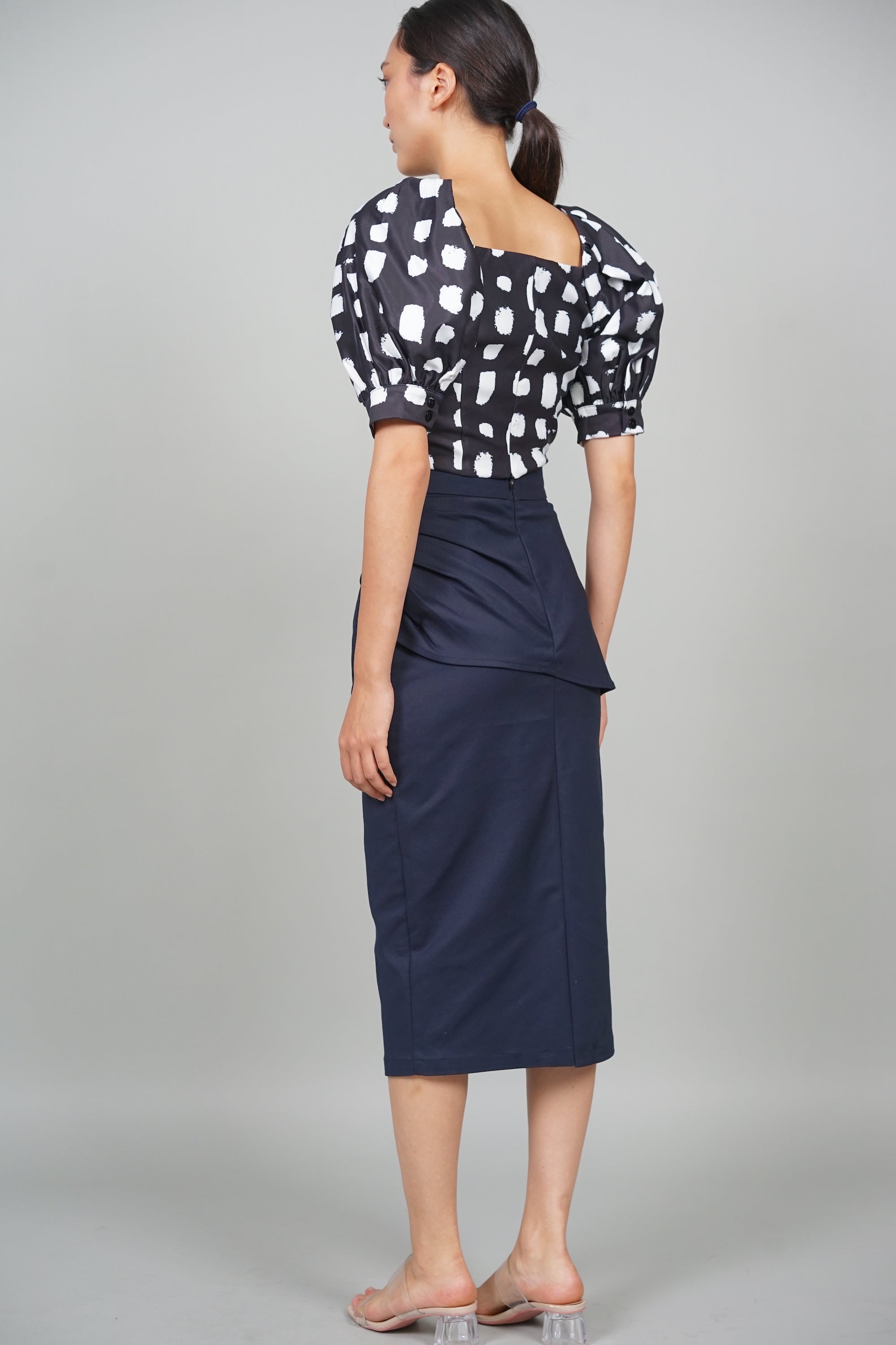 Vince Puffy Top in Black Abstract