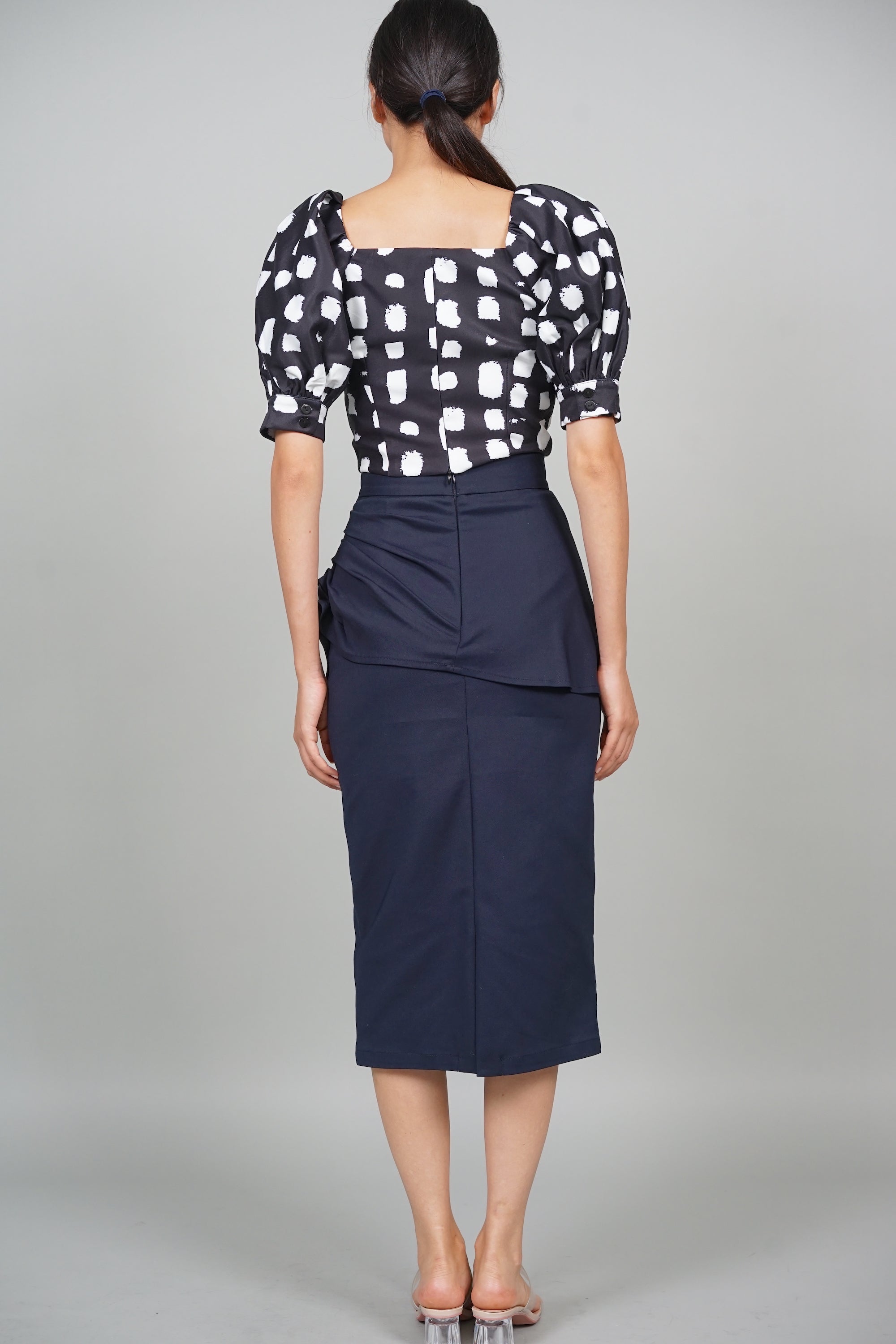 Vince Puffy Top in Black Abstract