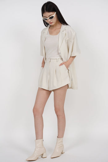 Double Pleated Shorts in Ecru