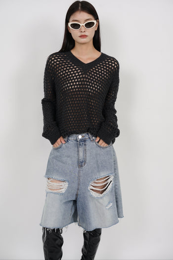Distressed Bermuda Denim Jeans in Washed Blue