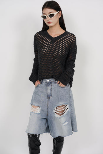 Distressed Bermuda Denim Jeans in Washed Blue