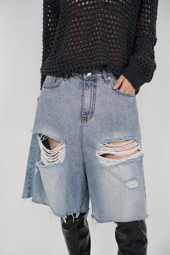 Distressed Bermuda Denim Jeans in Washed Blue