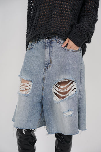 Distressed Bermuda Denim Jeans in Washed Blue