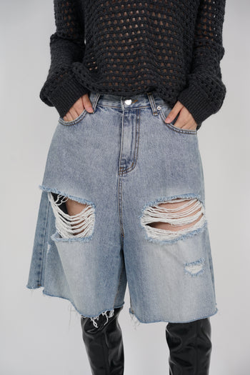 Distressed Bermuda Denim Jeans in Washed Blue