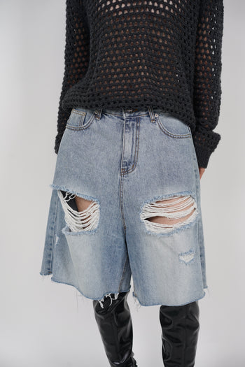 Distressed Bermuda Denim Jeans in Washed Blue