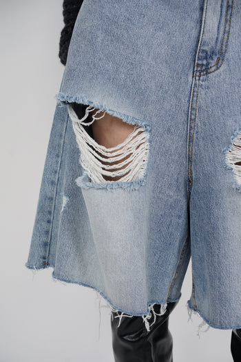Distressed Bermuda Denim Jeans in Washed Blue
