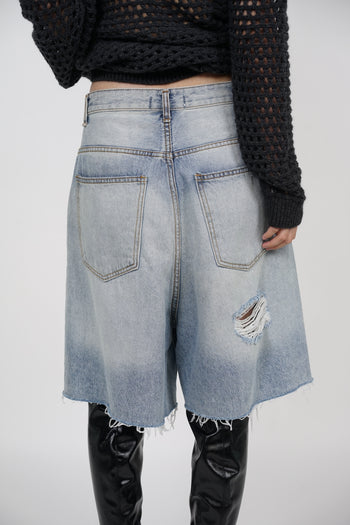 Distressed Bermuda Denim Jeans in Washed Blue