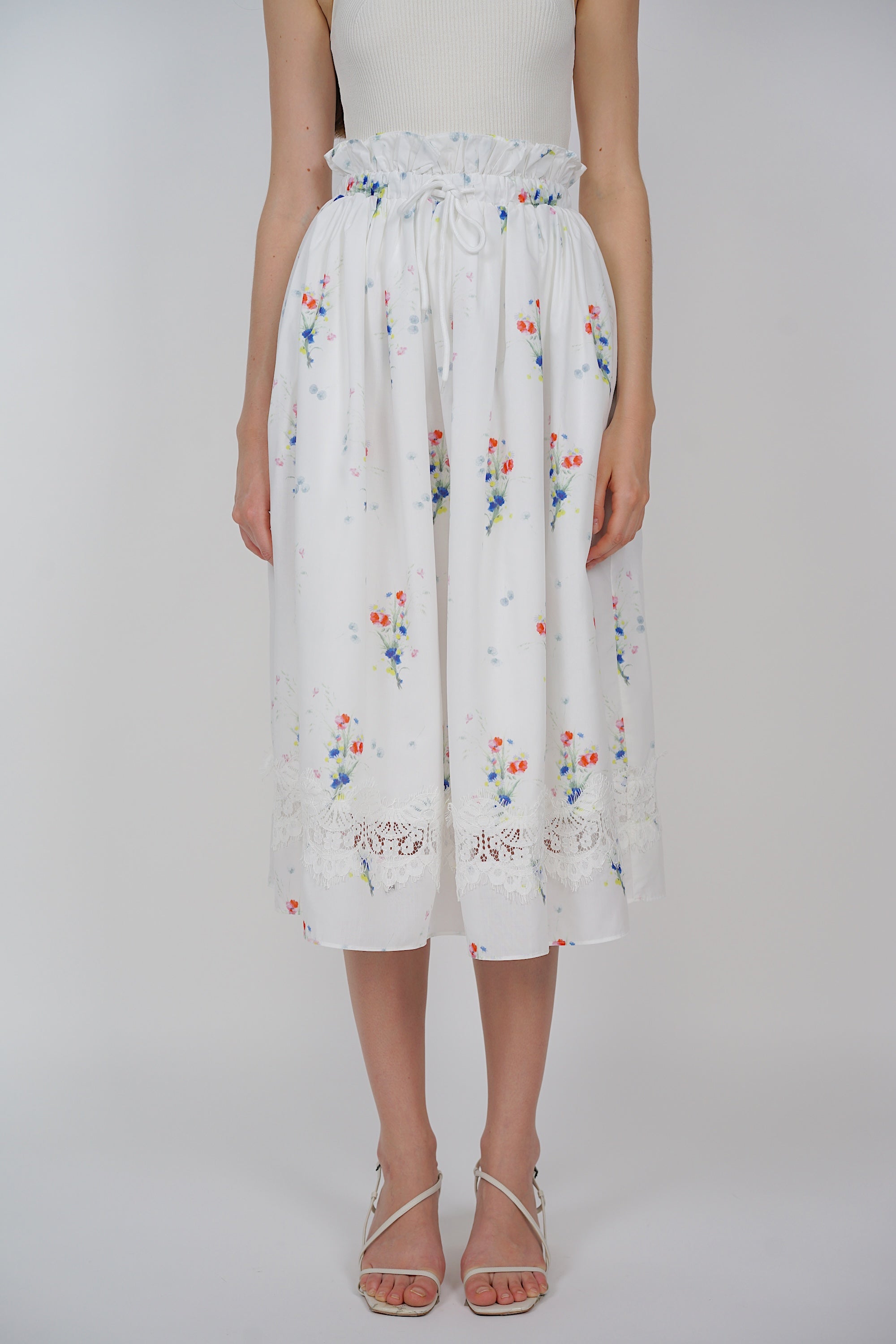 Gathered Elastic Waist Skirt in White Floral