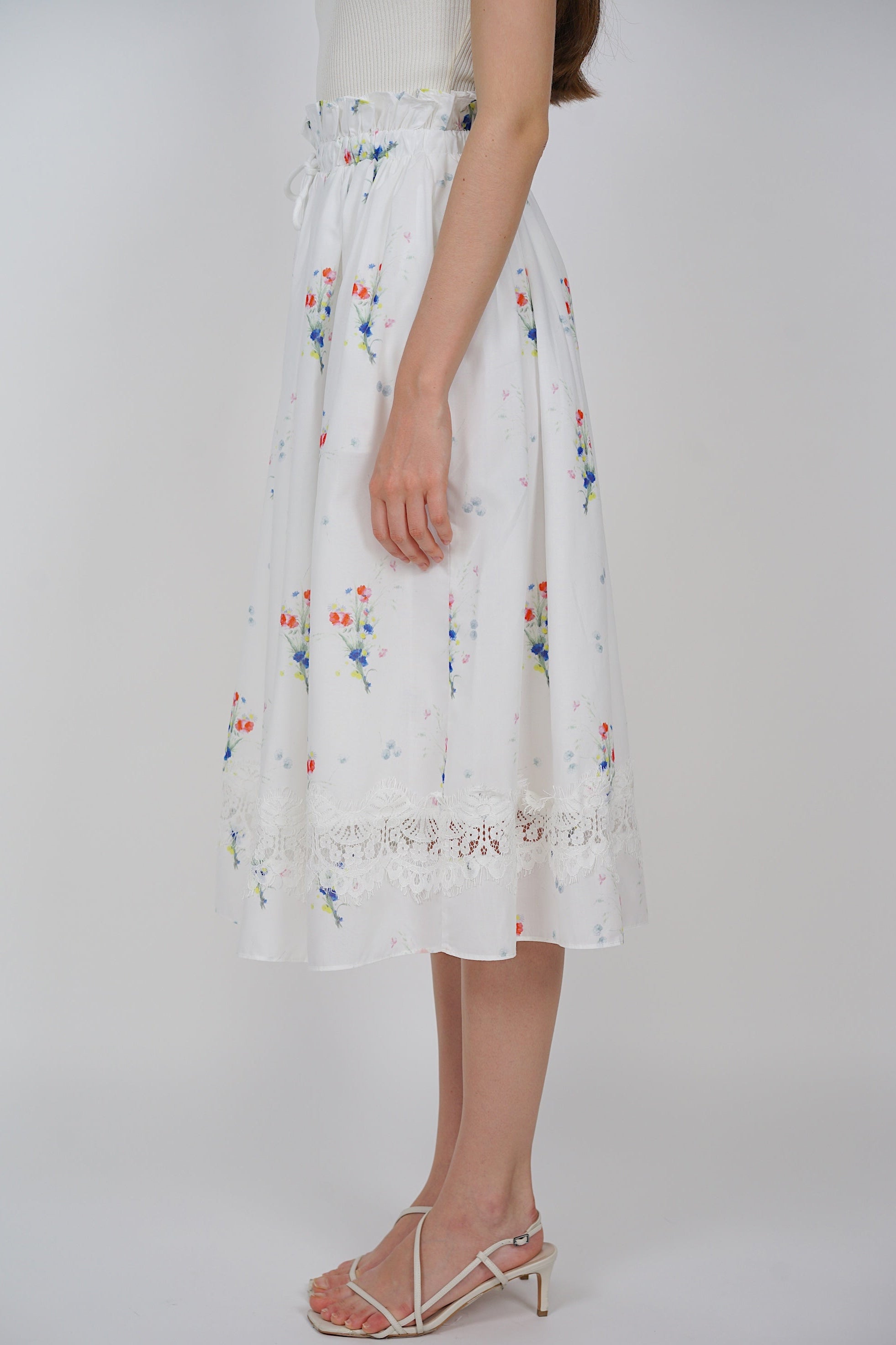 Gathered Elastic Waist Skirt in White Floral
