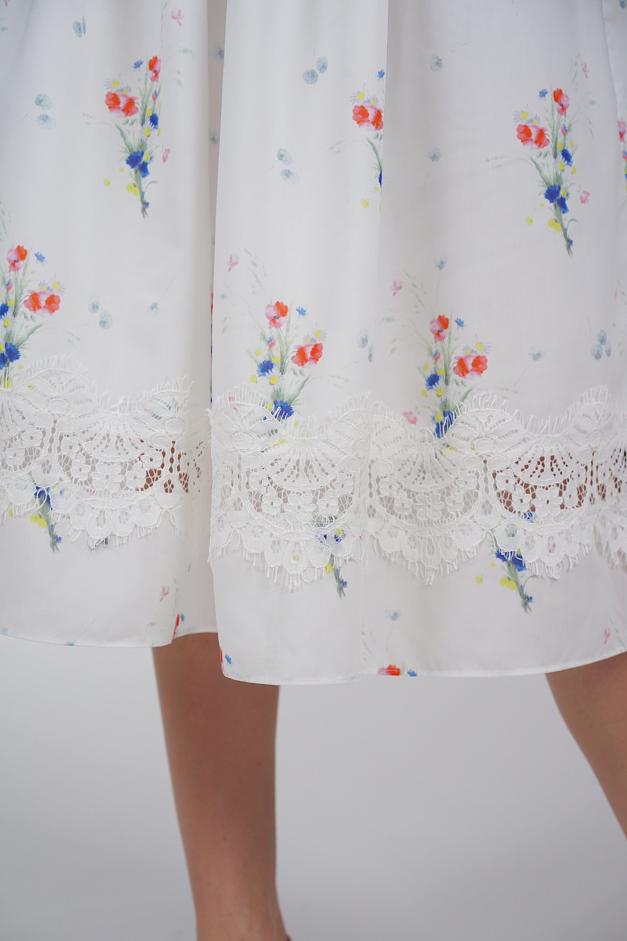 Gathered Elastic Waist Skirt in White Floral