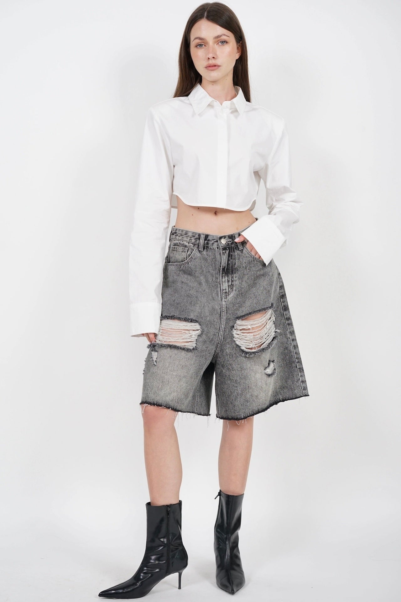 Distressed Bermuda Denim Jeans in Washed Grey