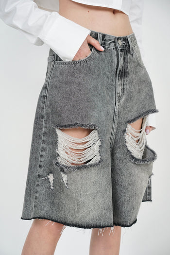 Distressed Bermuda Denim Jeans in Washed Grey